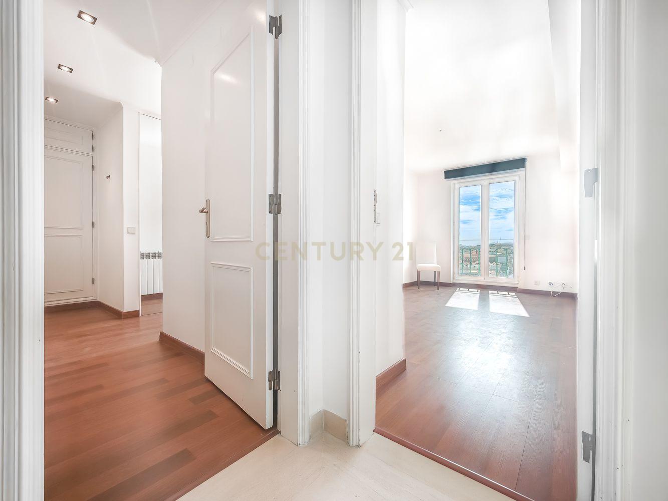 T2 Apartment in Costa do Castelo with Garage and Lift - image 15