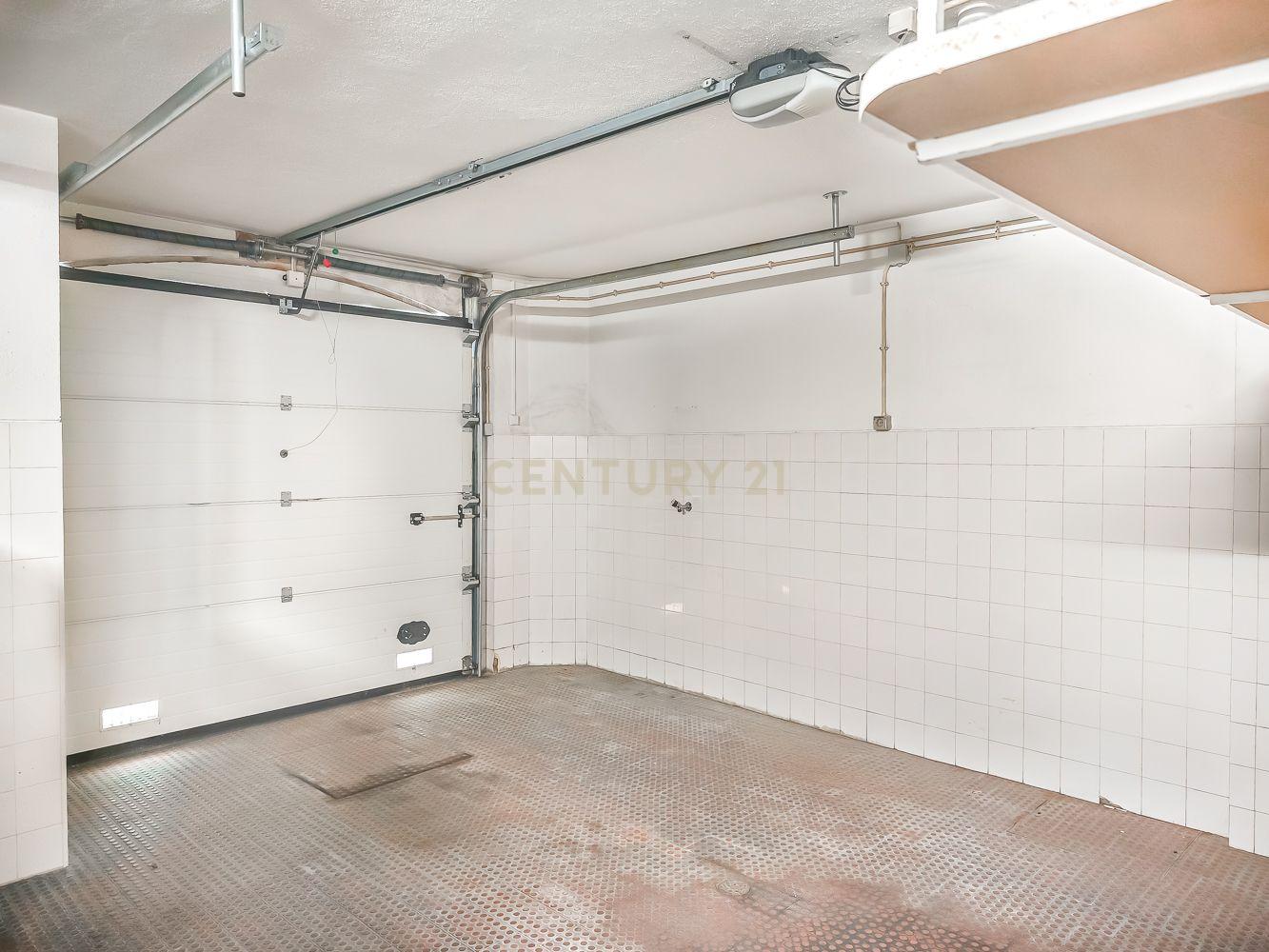 T2 Apartment in Costa do Castelo with Garage and Lift - image 19