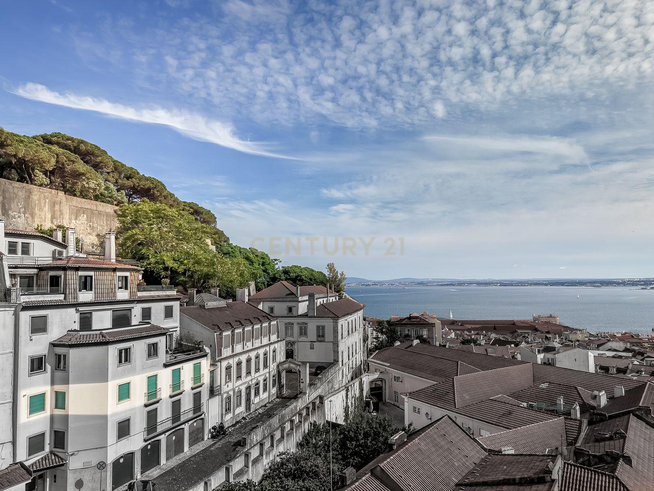 T2 Apartment in Costa do Castelo with Garage and Lift - image 20