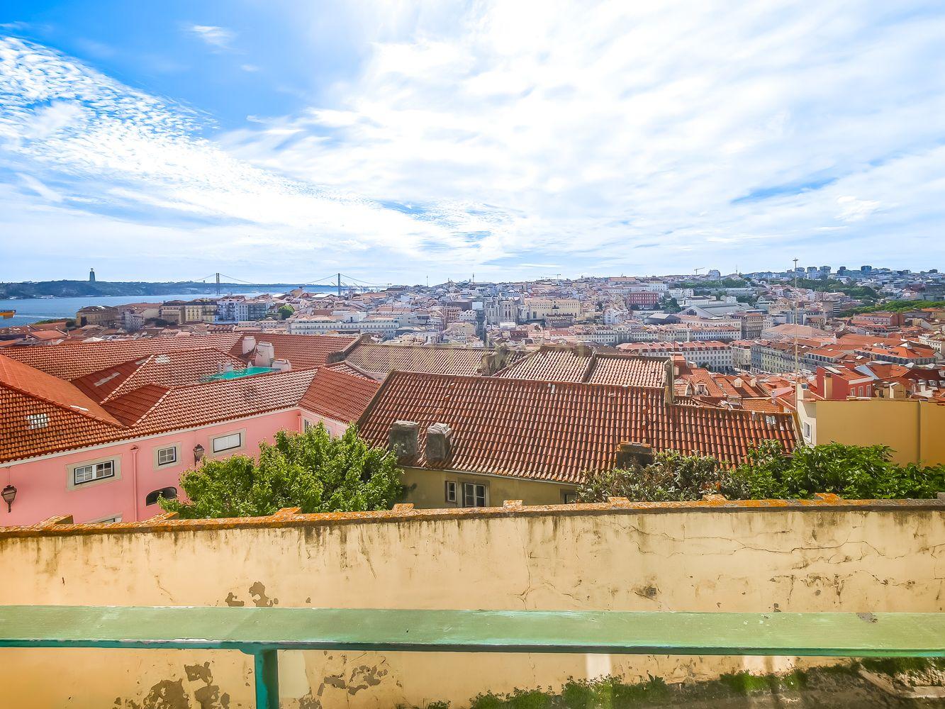 T2 Apartment in Costa do Castelo with Garage and Lift - image 27