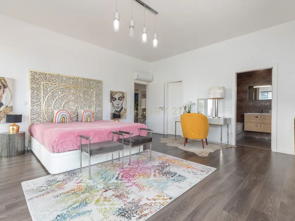T2 Apartment in Santo António dos Olivais, Coimbra - image 04