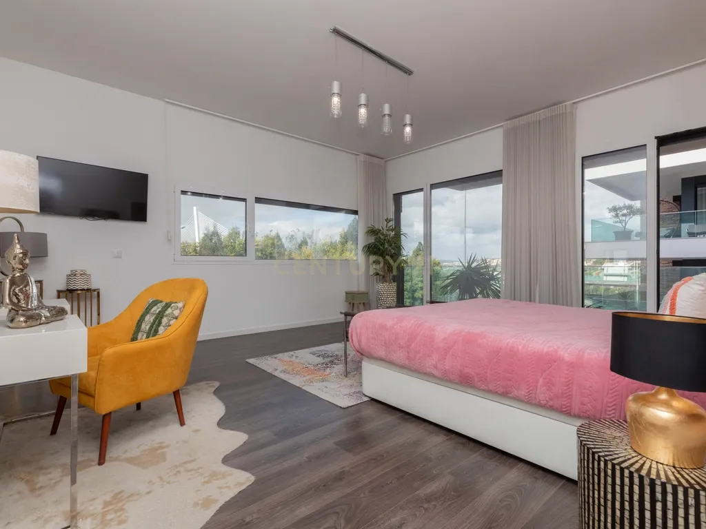 T2 Apartment in Santo António dos Olivais, Coimbra - image 05
