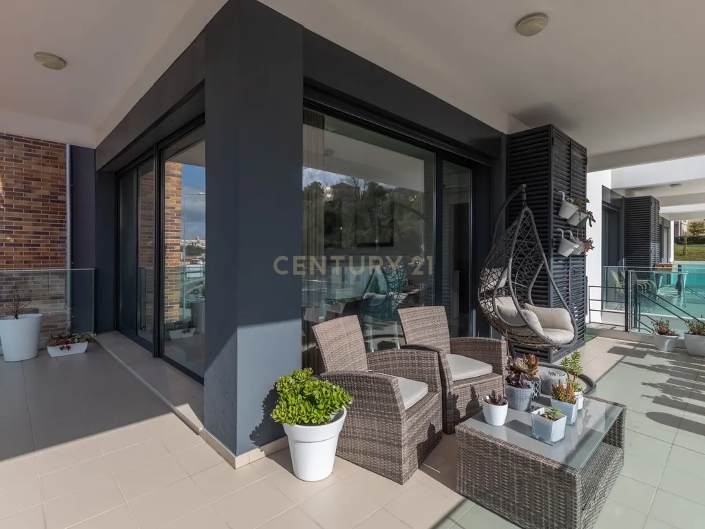 T2 Apartment in Santo António dos Olivais, Coimbra - image 06