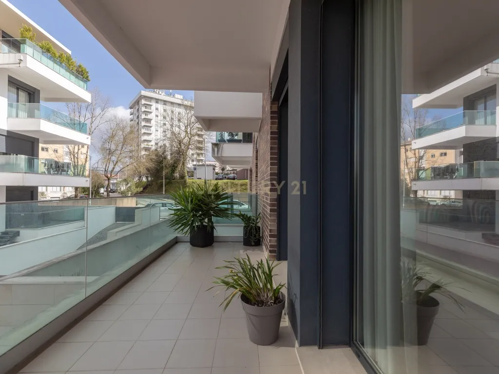 T2 Apartment in Santo António dos Olivais, Coimbra - image 07
