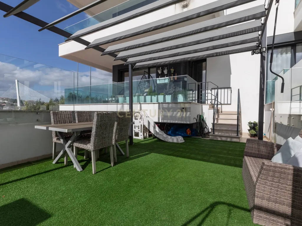 T2 Apartment in Santo António dos Olivais, Coimbra - image 08