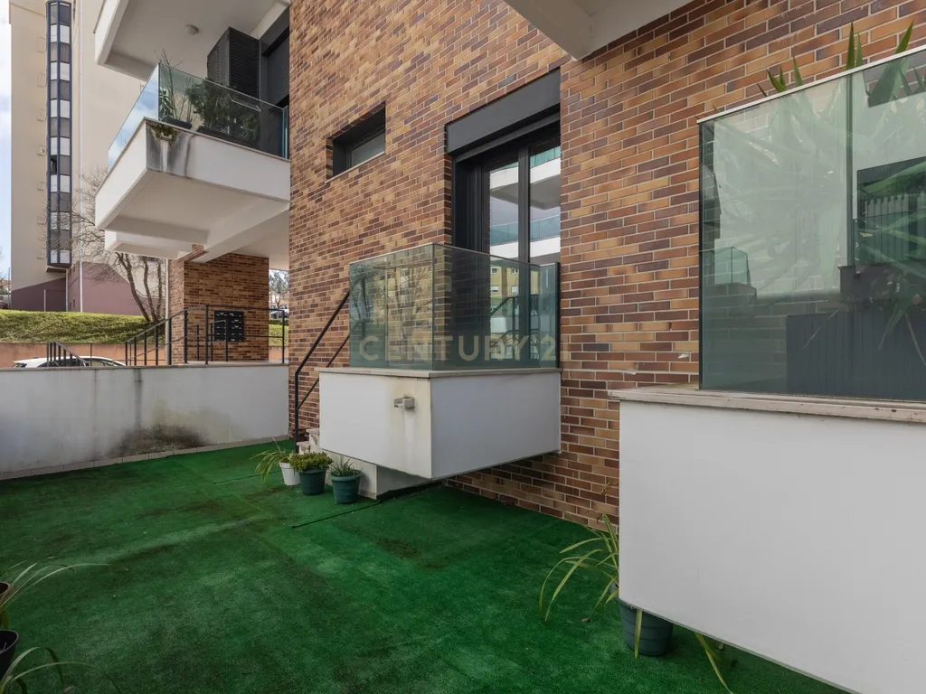 T2 Apartment in Santo António dos Olivais, Coimbra - image 17