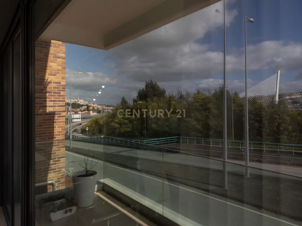 T2 Apartment in Santo António dos Olivais, Coimbra - image 18