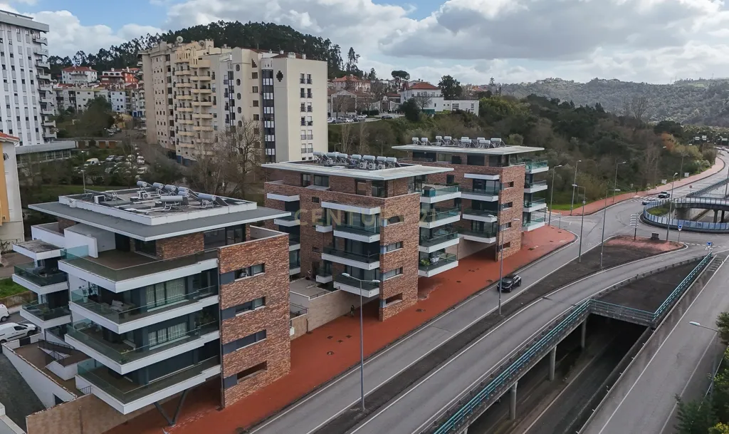 T2 Apartment in Santo António dos Olivais, Coimbra - image 20