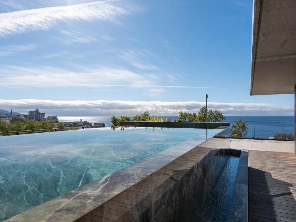 T2 Apartment in São Martinho, Funchal - image 02