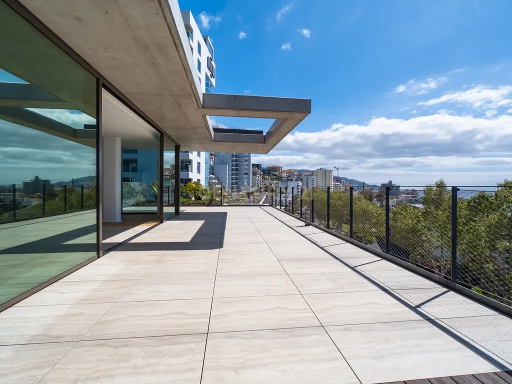 T2 Apartment in São Martinho, Funchal - image 04