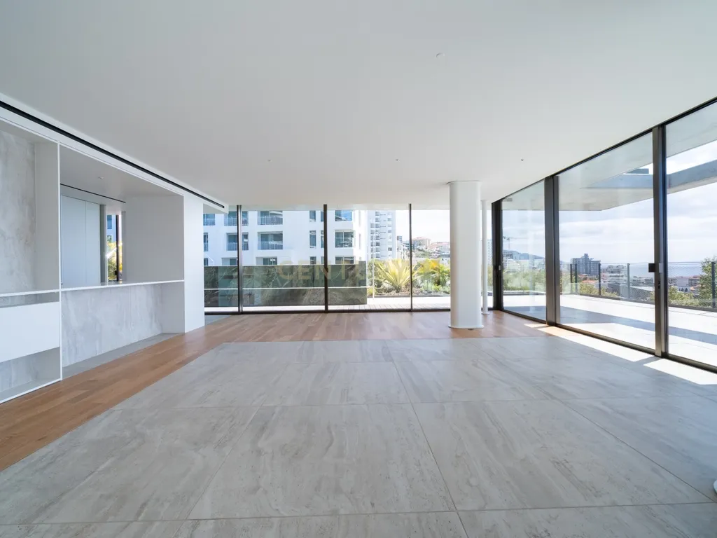 T2 Apartment in São Martinho, Funchal - image 06