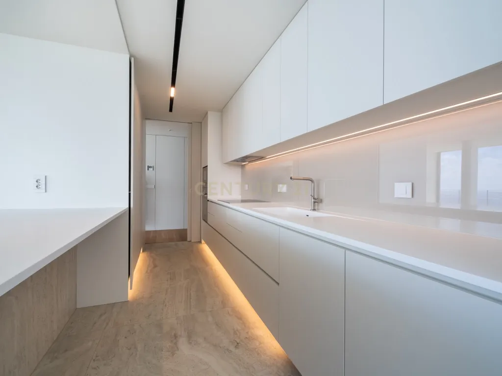 T2 Apartment in São Martinho, Funchal - image 10