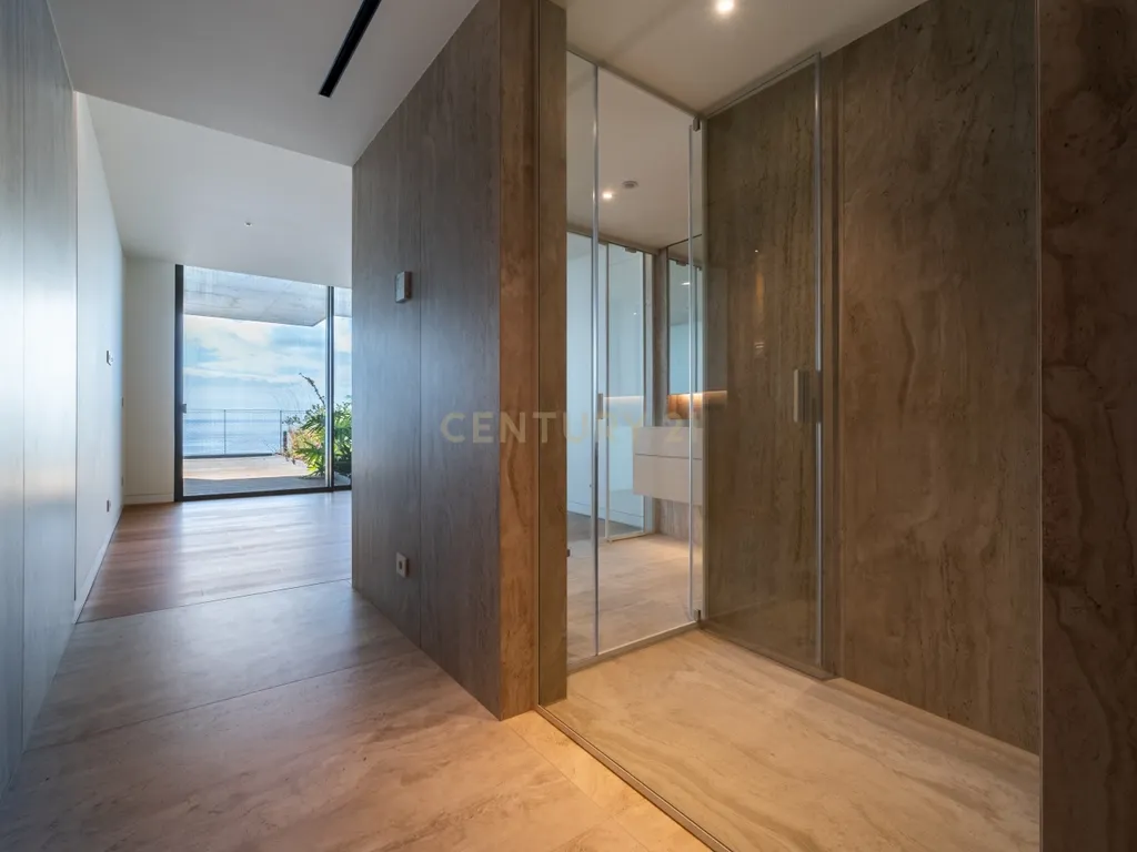 T2 Apartment in São Martinho, Funchal - image 11