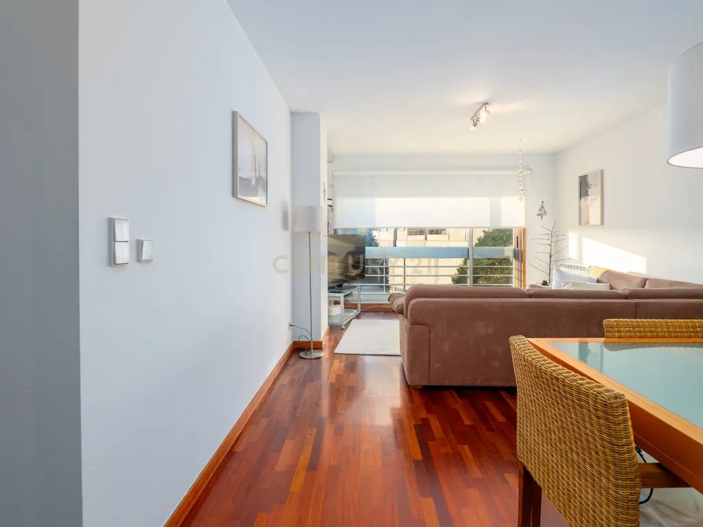 T2 Apartment in União das freguesias de Matosinhos e Leça da Palmeira, Matosinhos - image 01