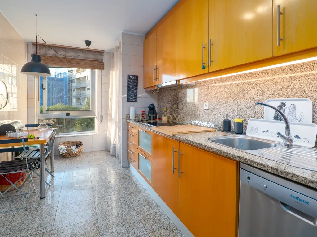 T2 Apartment in União das freguesias de Matosinhos e Leça da Palmeira, Matosinhos - image 08