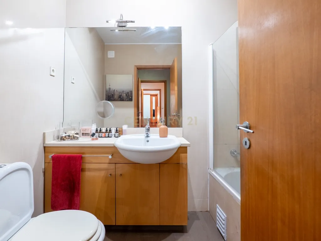 T2 Apartment in União das freguesias de Matosinhos e Leça da Palmeira, Matosinhos - image 22
