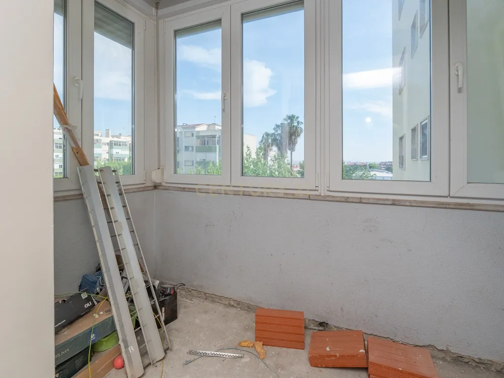 T3 Apartment in Águas Livres, Amadora - image 10