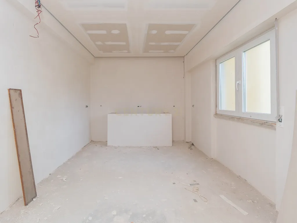 T3 Apartment in Águas Livres, Amadora - image 13
