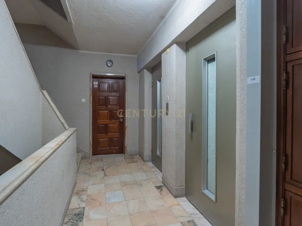 T3 Apartment in Águas Livres, Amadora - image 17