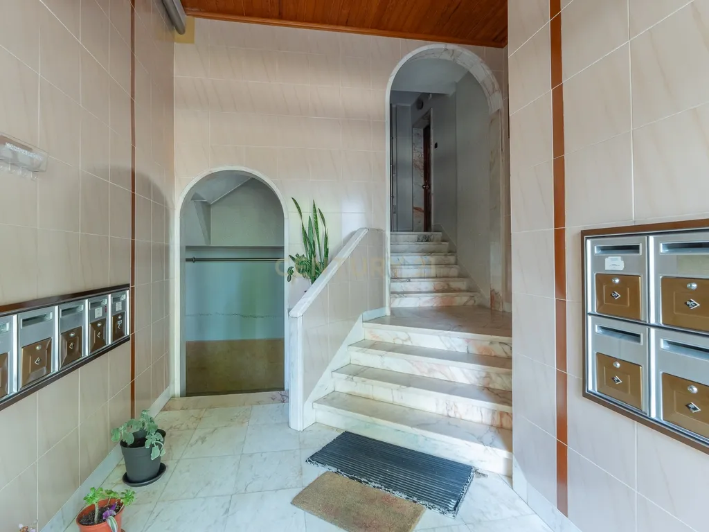 T3 Apartment in Águas Livres, Amadora - image 18