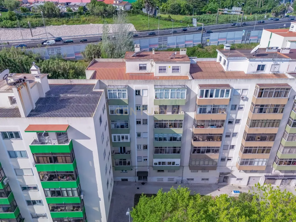 T3 Apartment in Águas Livres, Amadora - image 19
