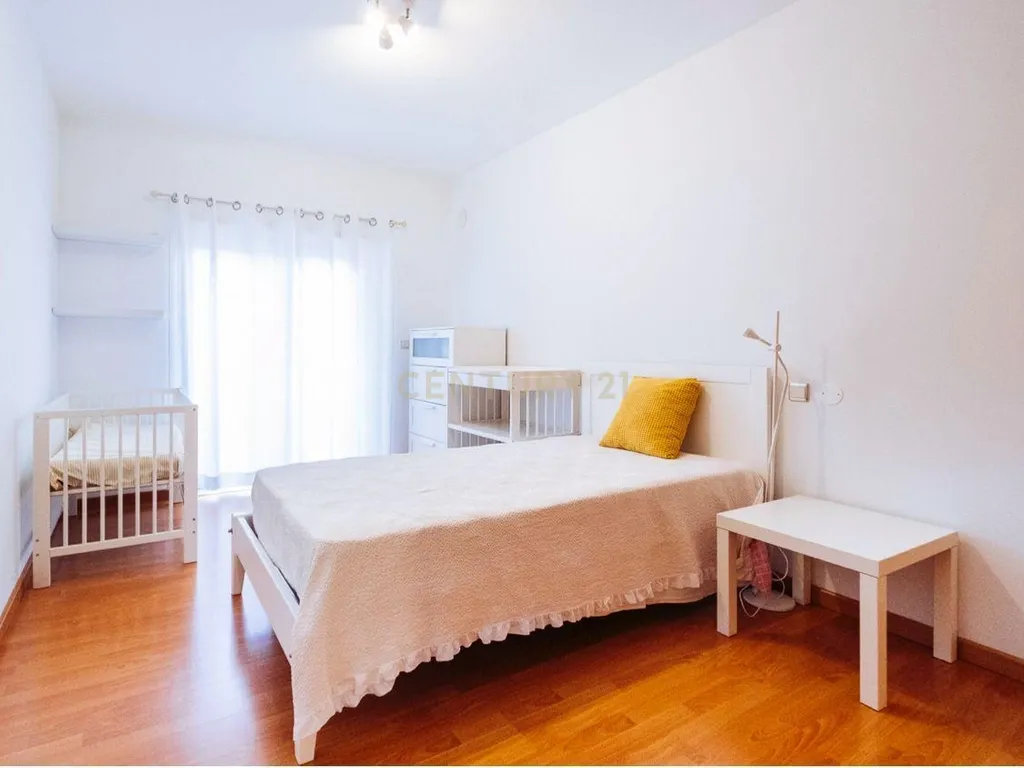 T3 Apartment in Parceiros e Azoia, Leiria - image 16