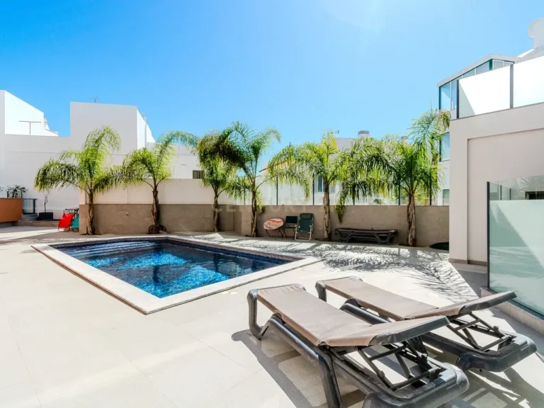 High-Quality T3 Apartment with Garage and Pool - image 01