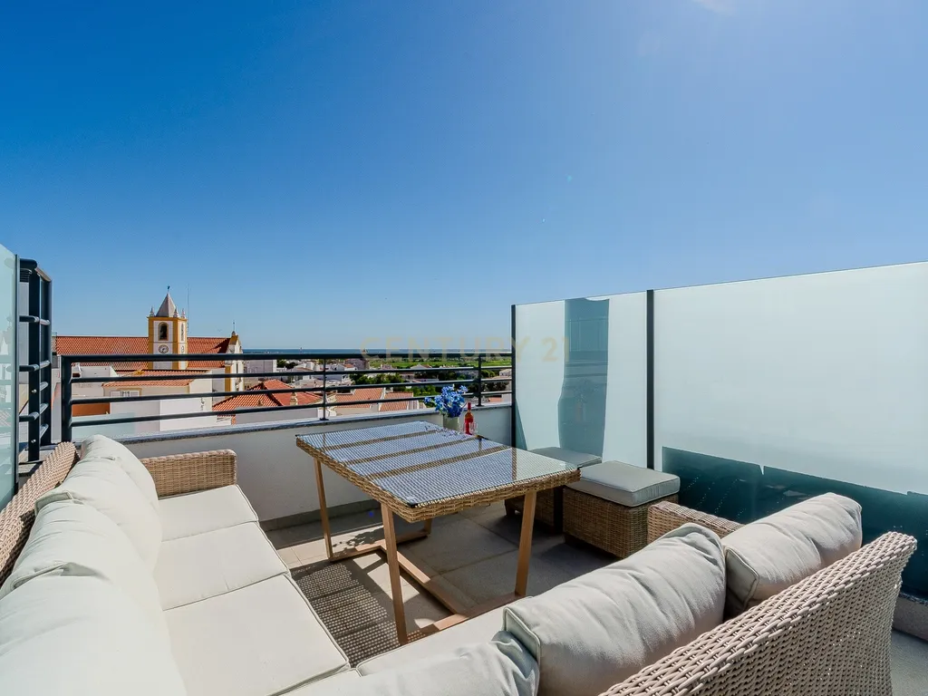High-Quality T3 Apartment with Garage and Pool - image 04