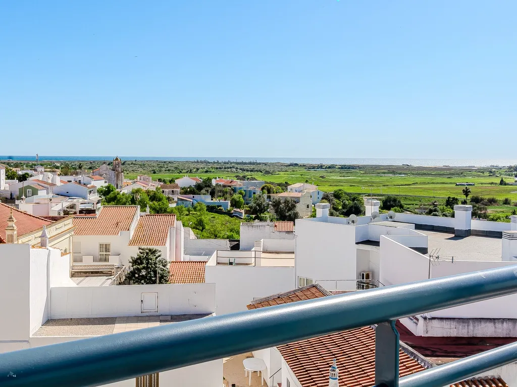 High-Quality T3 Apartment with Garage and Pool - image 05