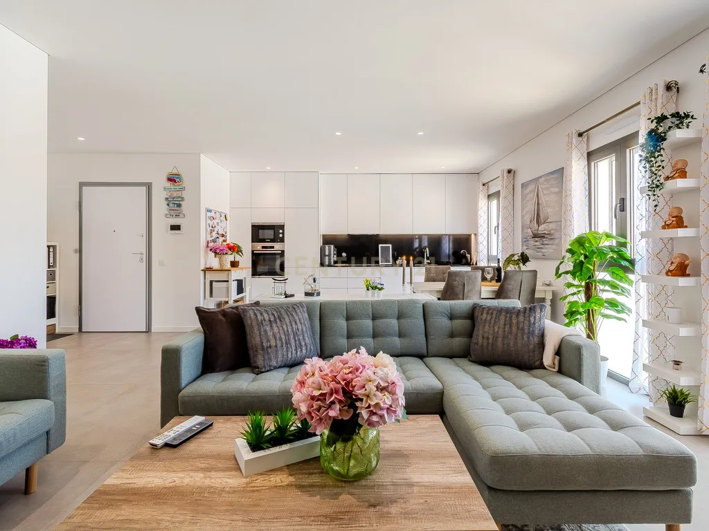 High-Quality T3 Apartment with Garage and Pool - image 07
