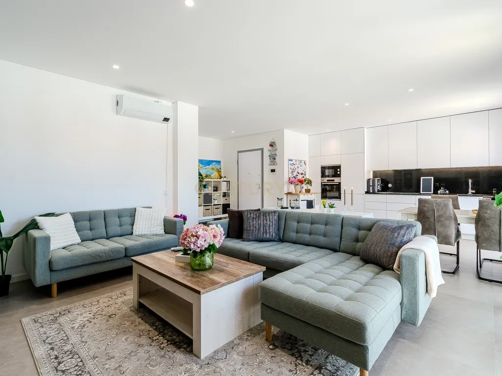 High-Quality T3 Apartment with Garage and Pool - image 08