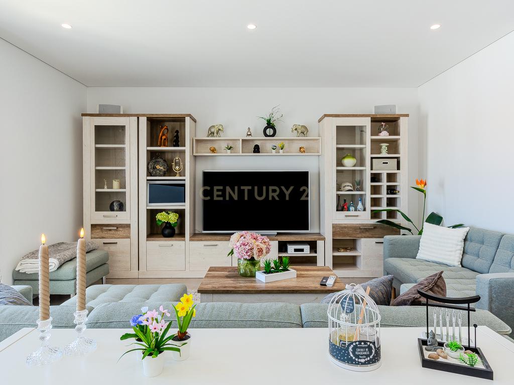 High-Quality T3 Apartment with Garage and Pool - image 10