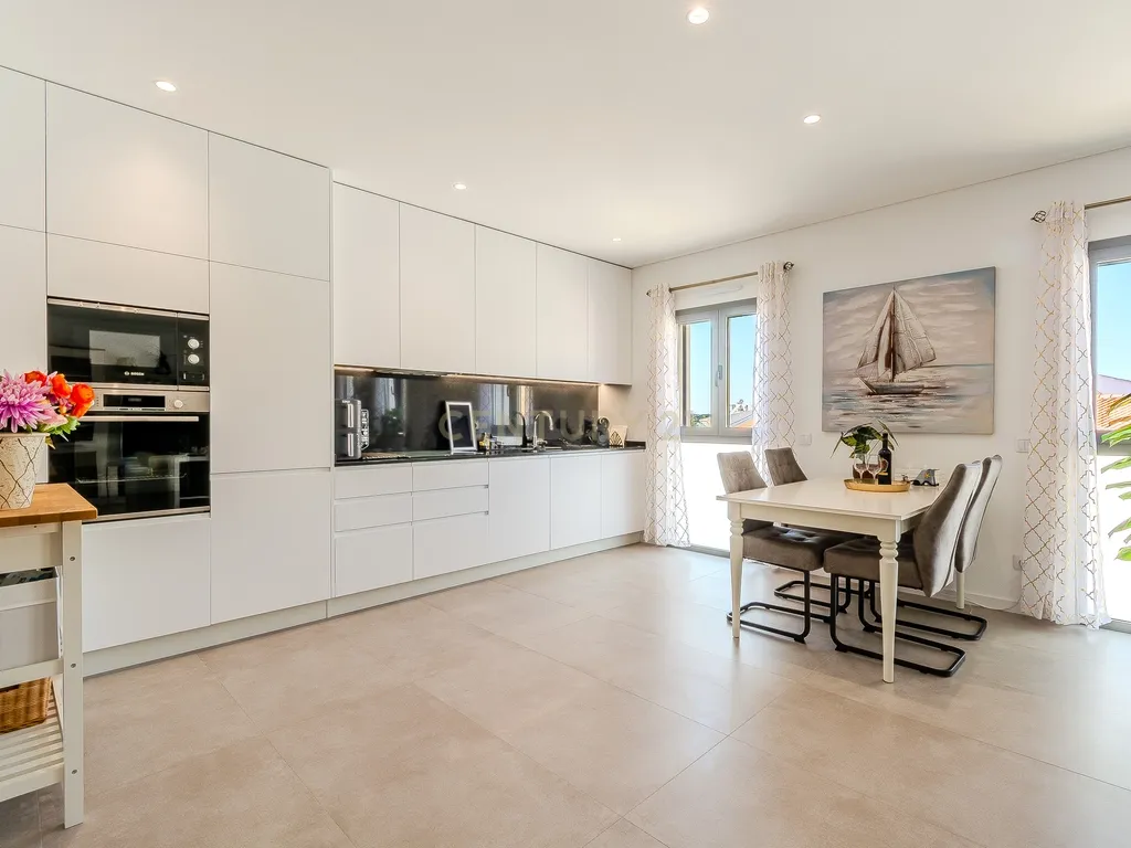 High-Quality T3 Apartment with Garage and Pool - image 13