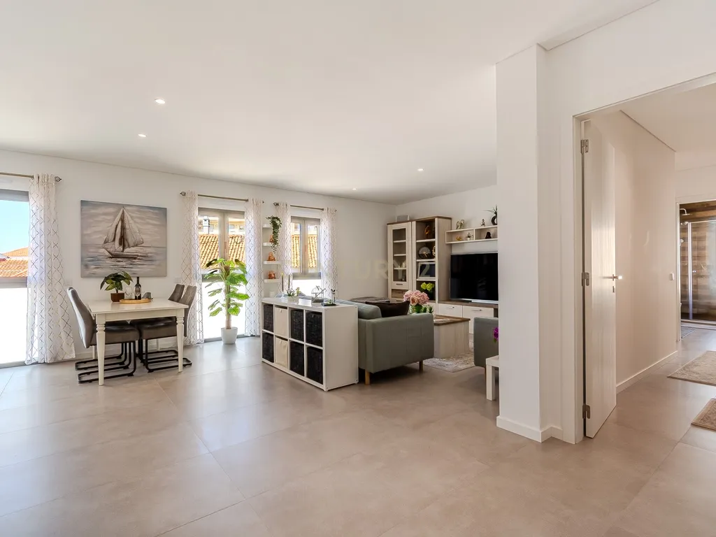 High-Quality T3 Apartment with Garage and Pool - image 14