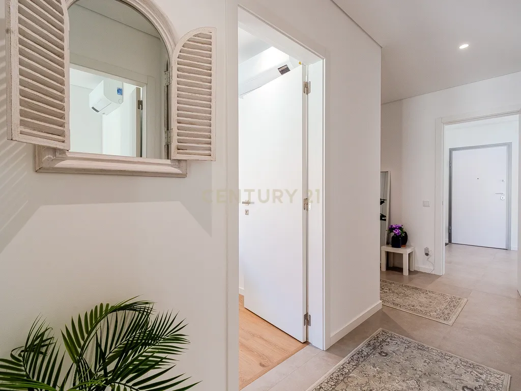 High-Quality T3 Apartment with Garage and Pool - image 15