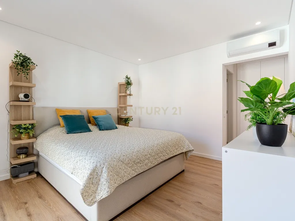 High-Quality T3 Apartment with Garage and Pool - image 16