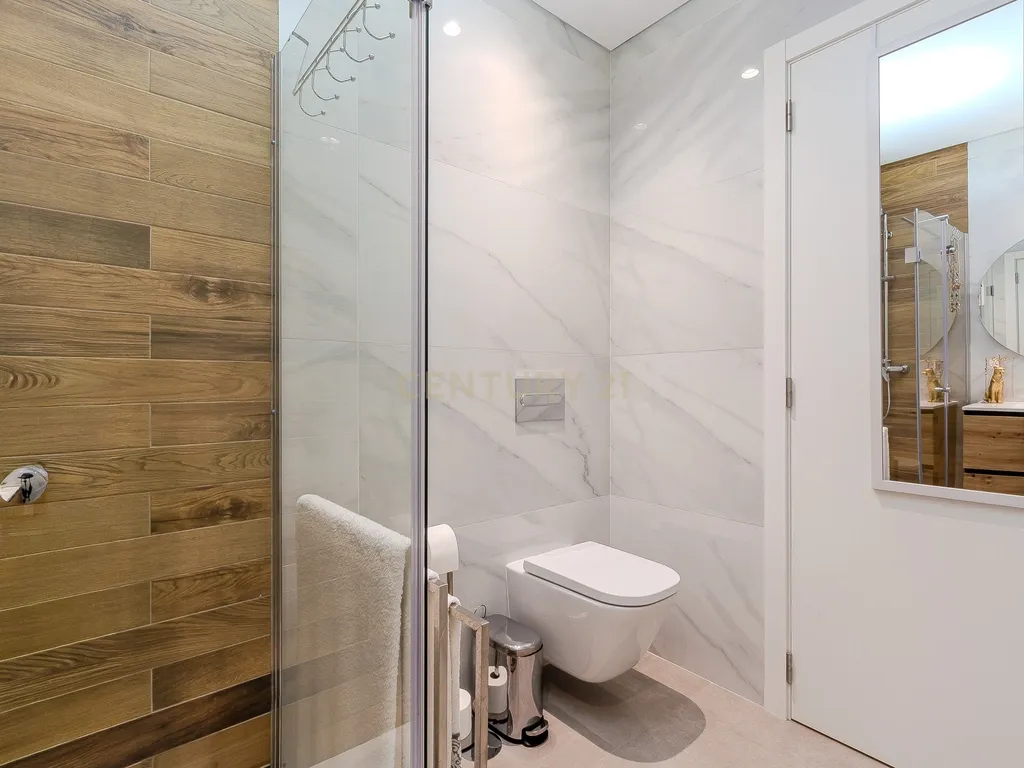 High-Quality T3 Apartment with Garage and Pool - image 21