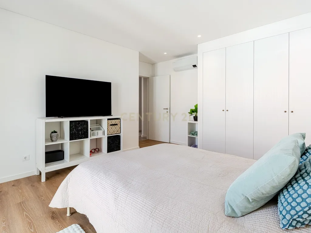 High-Quality T3 Apartment with Garage and Pool - image 24