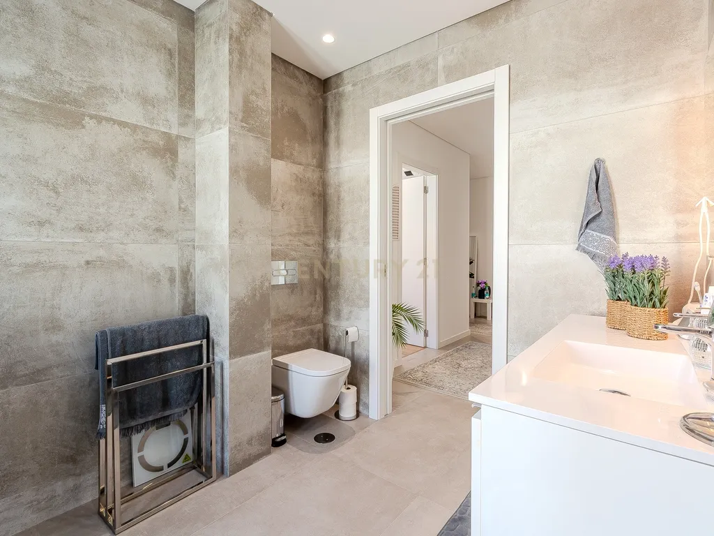 High-Quality T3 Apartment with Garage and Pool - image 27