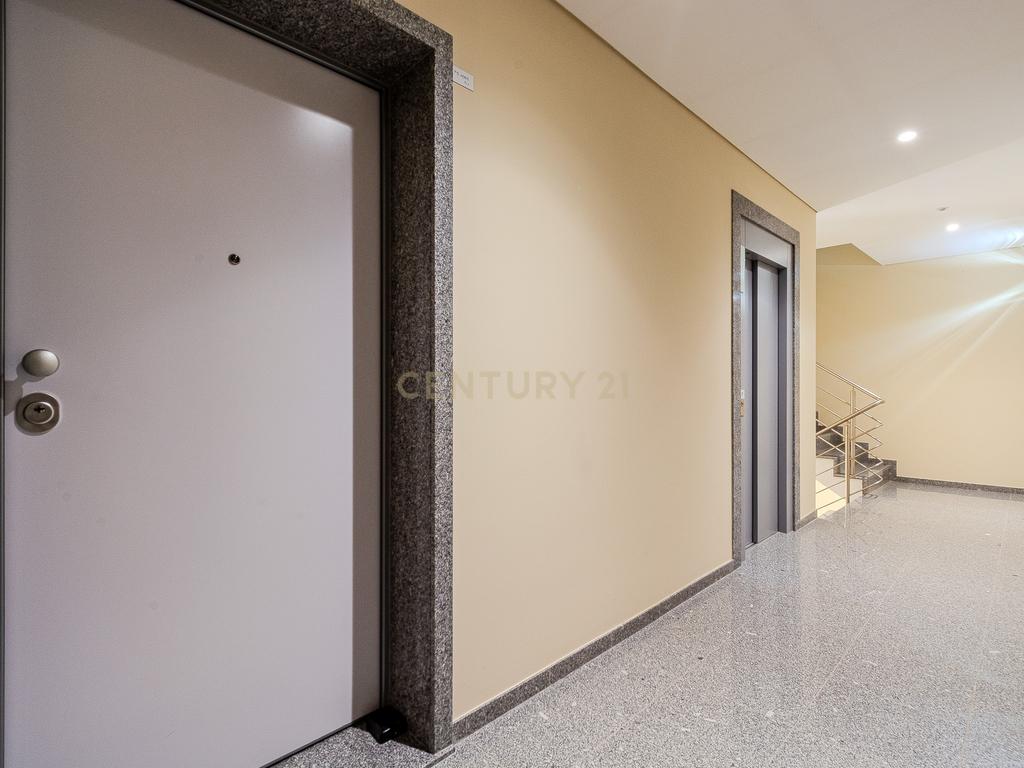 High-Quality T3 Apartment with Garage and Pool - image 33