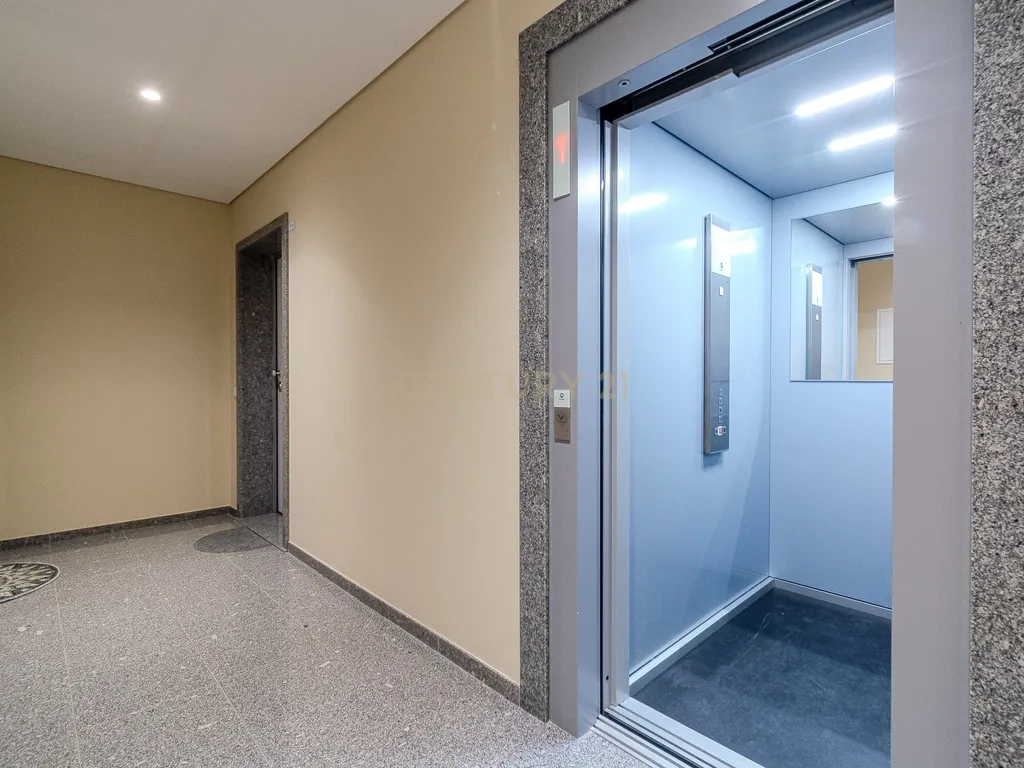 High-Quality T3 Apartment with Garage and Pool - image 34