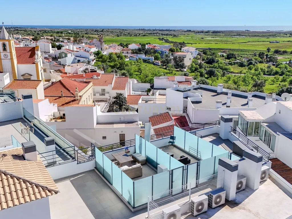 High-Quality T3 Apartment with Garage and Pool - image 36