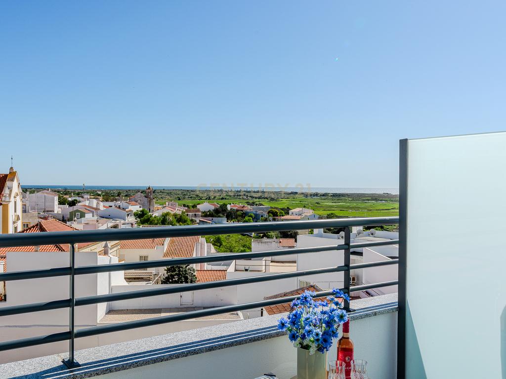 High-Quality T3 Apartment with Garage and Pool - image 40