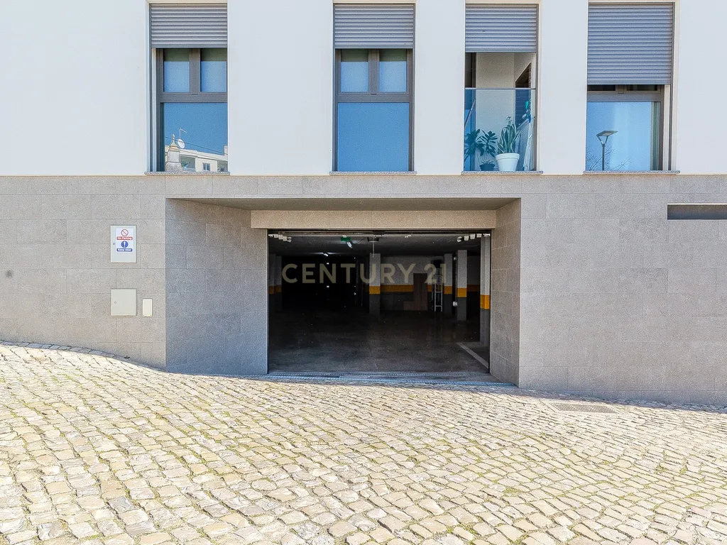 High-Quality T3 Apartment with Garage and Pool - image 48