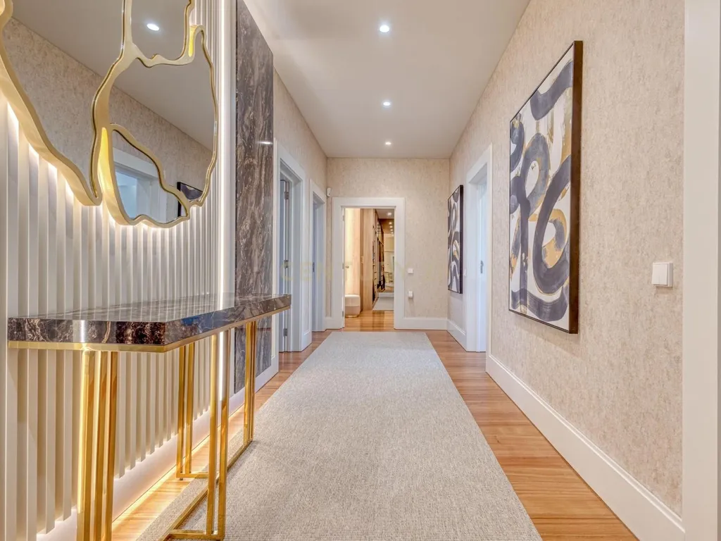T4 Duplex Apartment in Bonfim, Porto - image 09