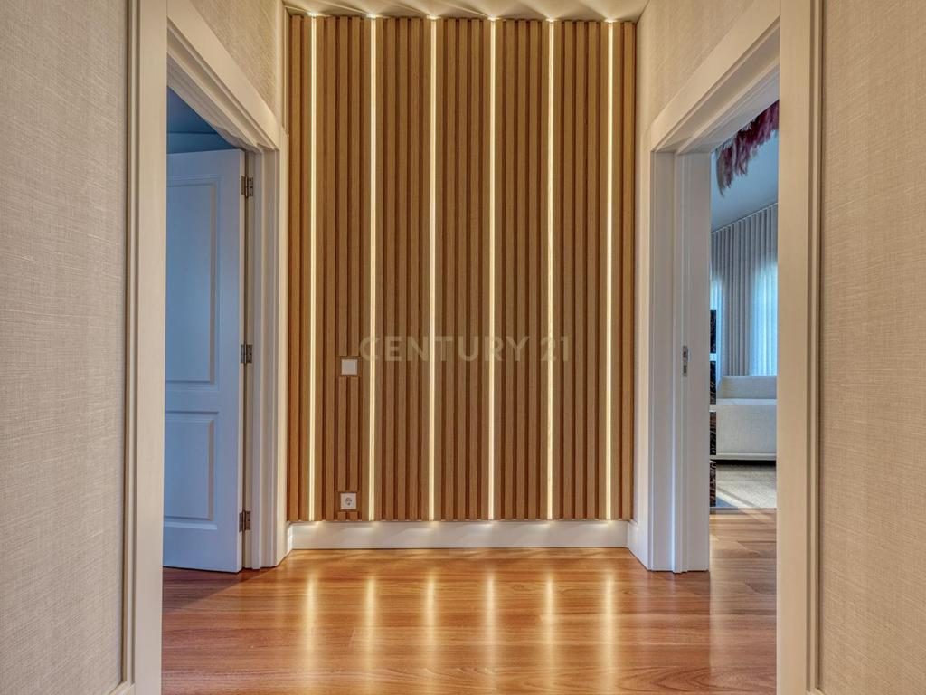 T4 Duplex Apartment in Bonfim, Porto - image 14