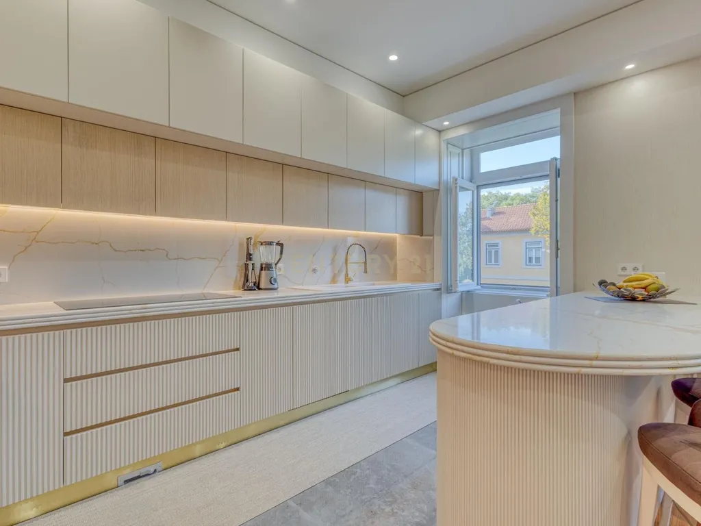 T4 Duplex Apartment in Bonfim, Porto - image 15