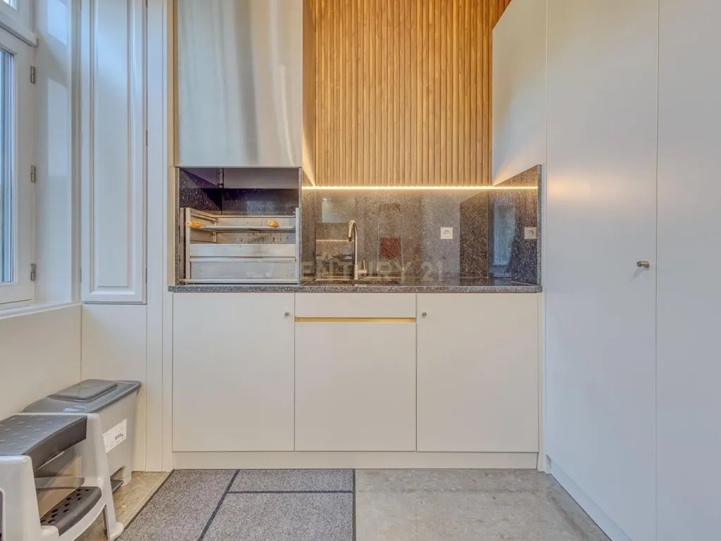 T4 Duplex Apartment in Bonfim, Porto - image 16