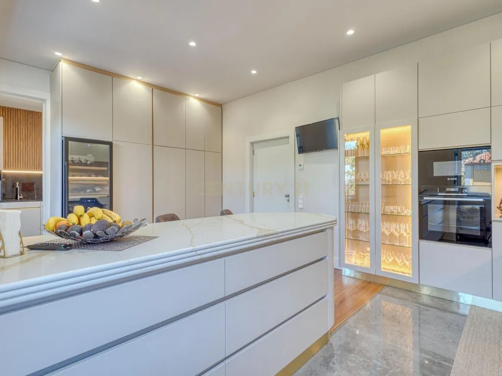 T4 Duplex Apartment in Bonfim, Porto - image 17