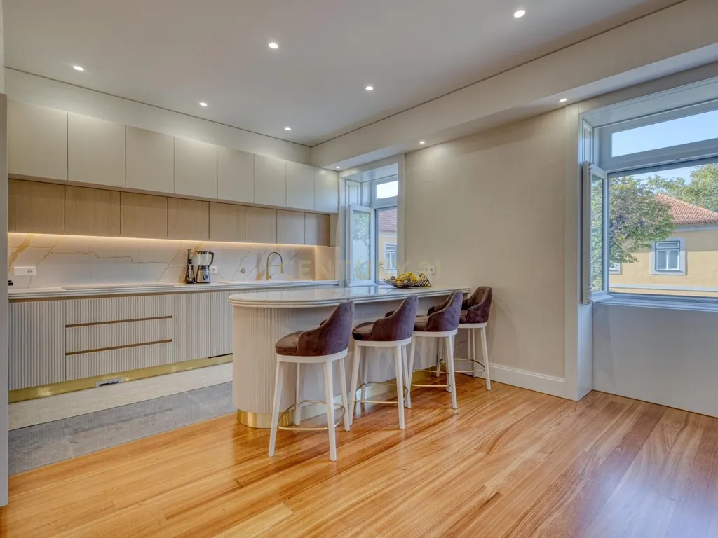 T4 Duplex Apartment in Bonfim, Porto - image 19